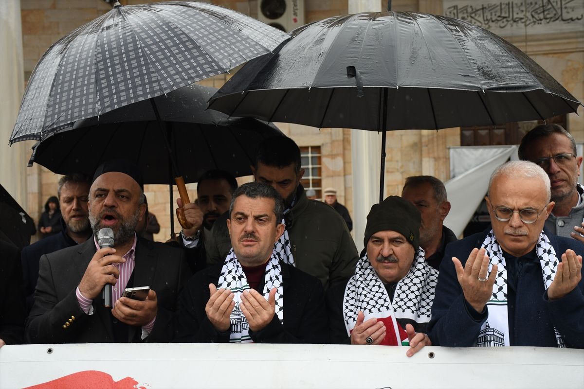 İsrail'in Küresel Sumud Filosu'na saldırısı Sakarya ve çevre illerde protesto edildi