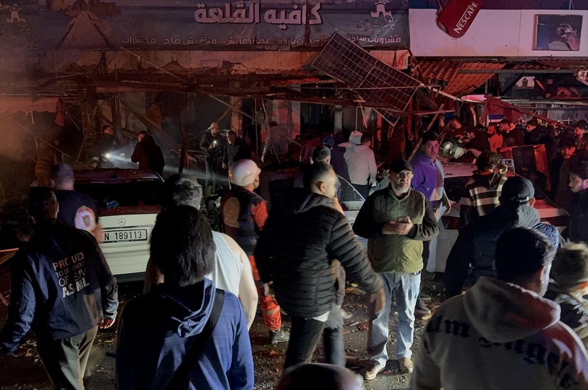 İsrail ordusu Lübnan'ın Sayda kentinde bir aracı hedef aldı
