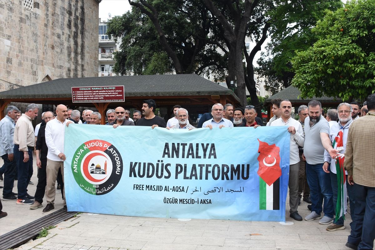 İsrail ordusunun Küresel Sumud Filosu'na saldırısı Antalya'da protesto edildi
