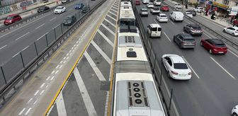 İstanbul'da metrobüste çıkan yangın seferleri aksattı