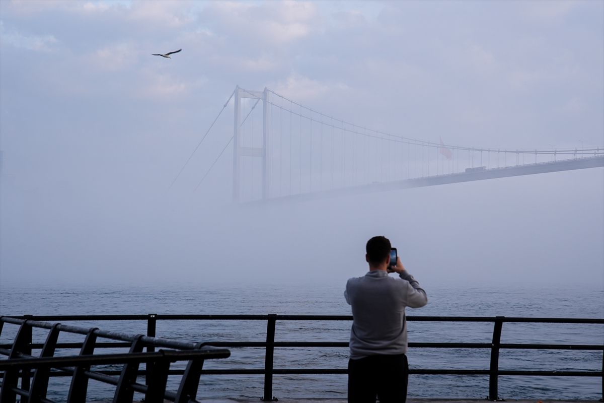 İstanbul'da sabah saatlerinde sis etkili oluyor