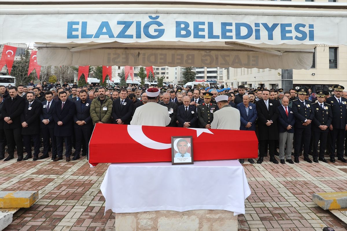 Şehit Polis Memuru Seçkin Yalçın Son Yolculuğuna Uğurlandı