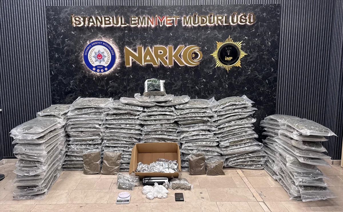 İstanbul'da yaklaşık 176 kilogram uyuşturucu ele geçirilen operasyonda 2 zanlı yakalandı