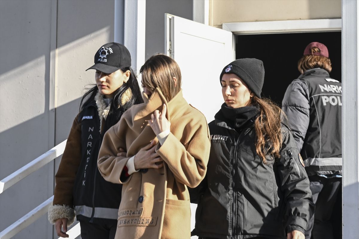 İstanbul'daki uyuşturucu soruşturmasında gözaltına alınan 19 zanlı adliyede