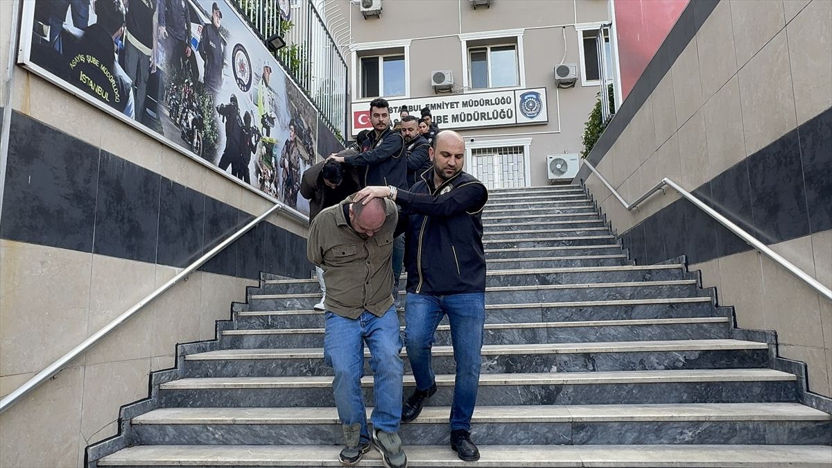 İstanbul merkezli 3 ilde "change" araç operasyonunda gözaltına alınan 16 şüpheli adliyede
