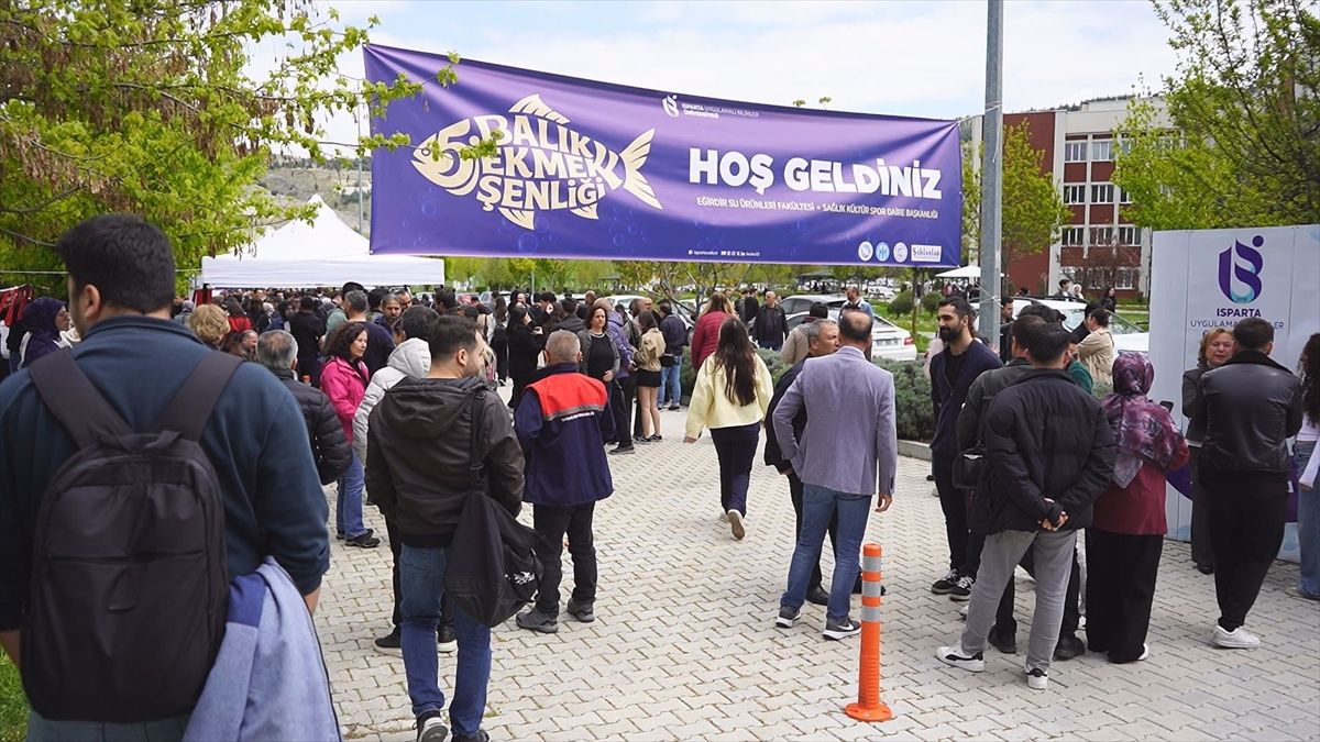 ISUBÜ'de '5. Balık Ekmek Şenliği' düzenlendi