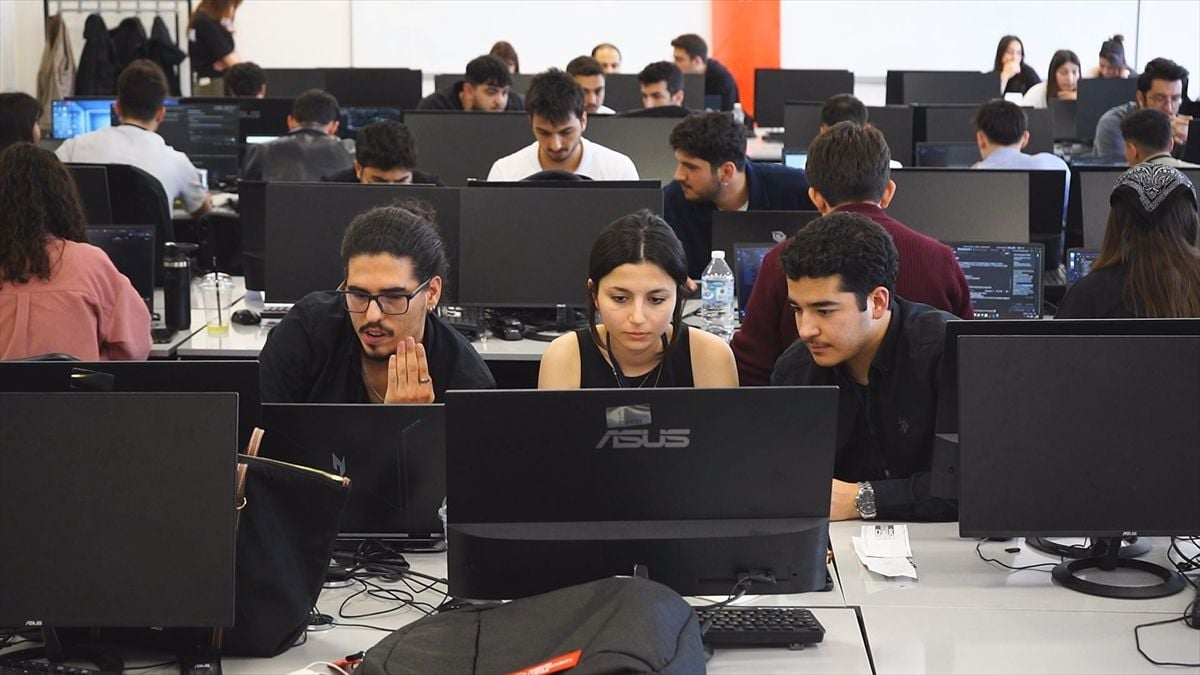 ISUBÜ'de Teknoloji Haftası kapsamında etkinlik düzenlendi