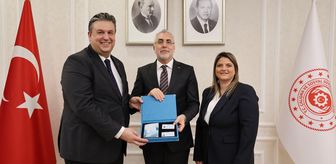 İtalyan şef Claudio Chinali'ye 'Turkuaz Kart' verildi