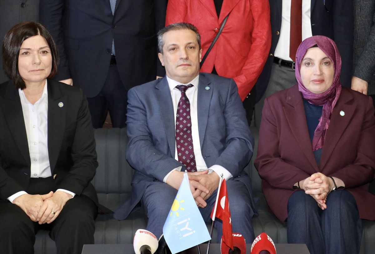 İYİ Parti Genel Başkan Yardımcısı Ofluoğlu, Trabzon'da basın toplantısı düzenledi Açıklaması