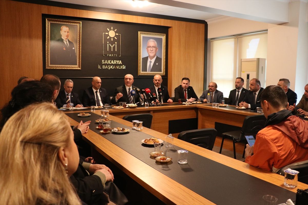 İYİ Parti Genel Başkan Yardımcısı Usta, Sakarya'da basın toplantısı düzenledi