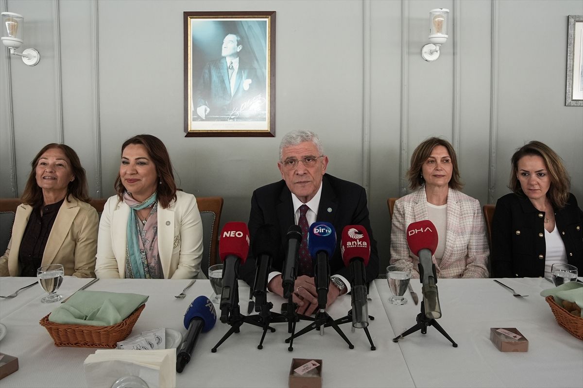 İYİ Parti Genel Başkanı Dervişoğlu, İzmir'de şehit anneleriyle buluştu