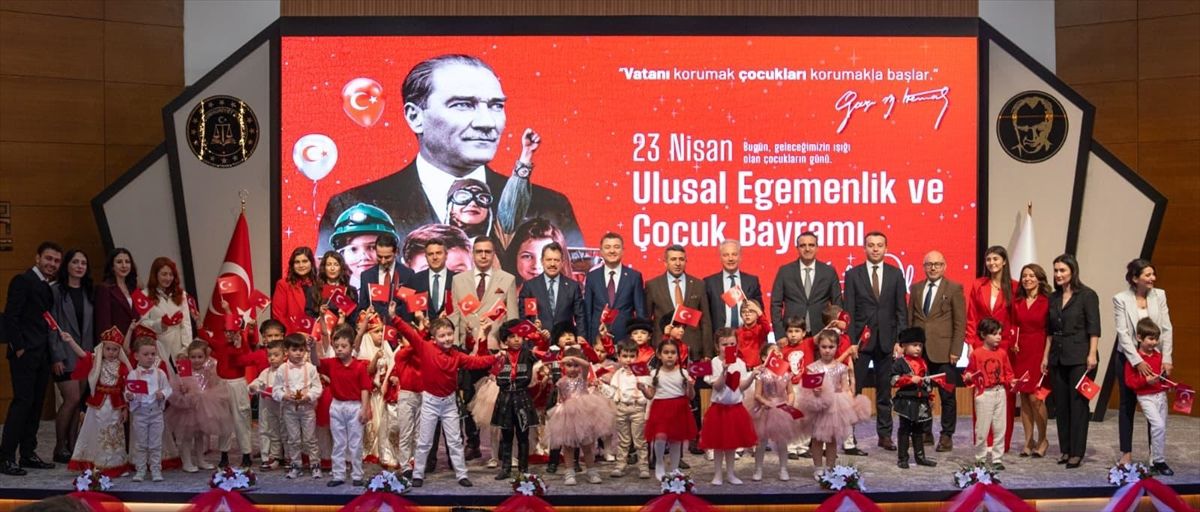 İzmir Adliyesi'nde 23 Nisan kutlandı