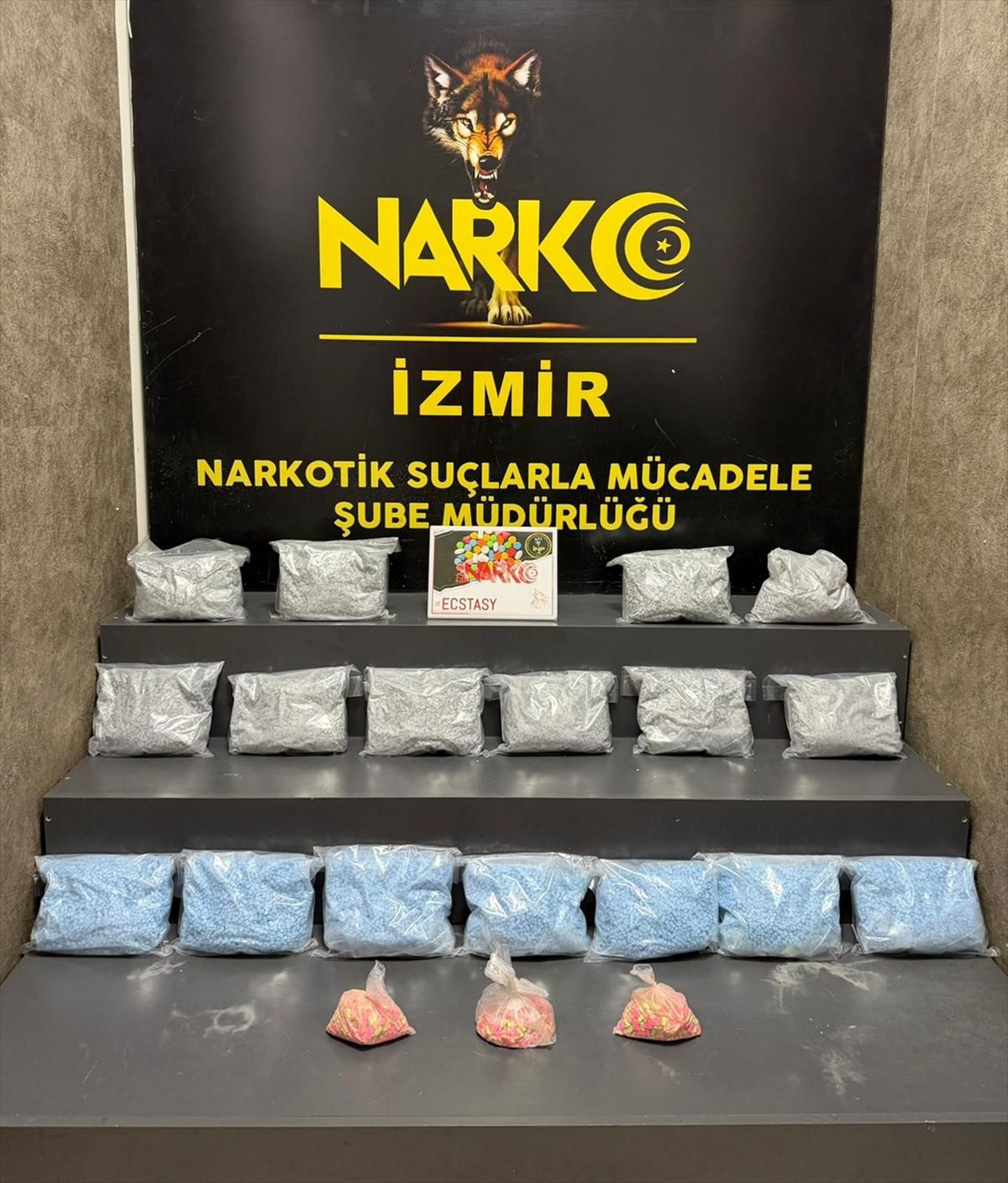 İzmir'de 101 bin 520 uyuşturucu hap ele geçirildi
