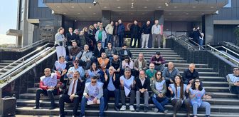 İzmir'de Buca Belediyesi memurları ödenmeyen alacakları için iş bıraktı