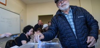 İzmir'de çifte vatandaşlar Bulgaristan'daki genel seçim için sandık başına gitti