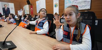 İzmir'de deprem tatbikatını 23 Nisan dolayısıyla çocuklar yönetti