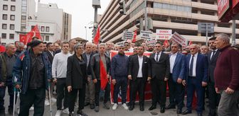 İzmir'de Kemeraltı esnafı Çankaya'daki katlı otoparkın kapatılmasını protesto etti
