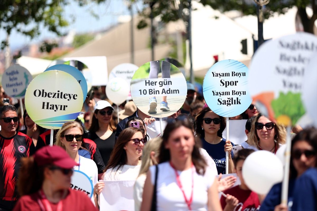 İzmir'de "Sağlık İçin Hareket Et Günü" kapsamında yürüyüş düzenlendi