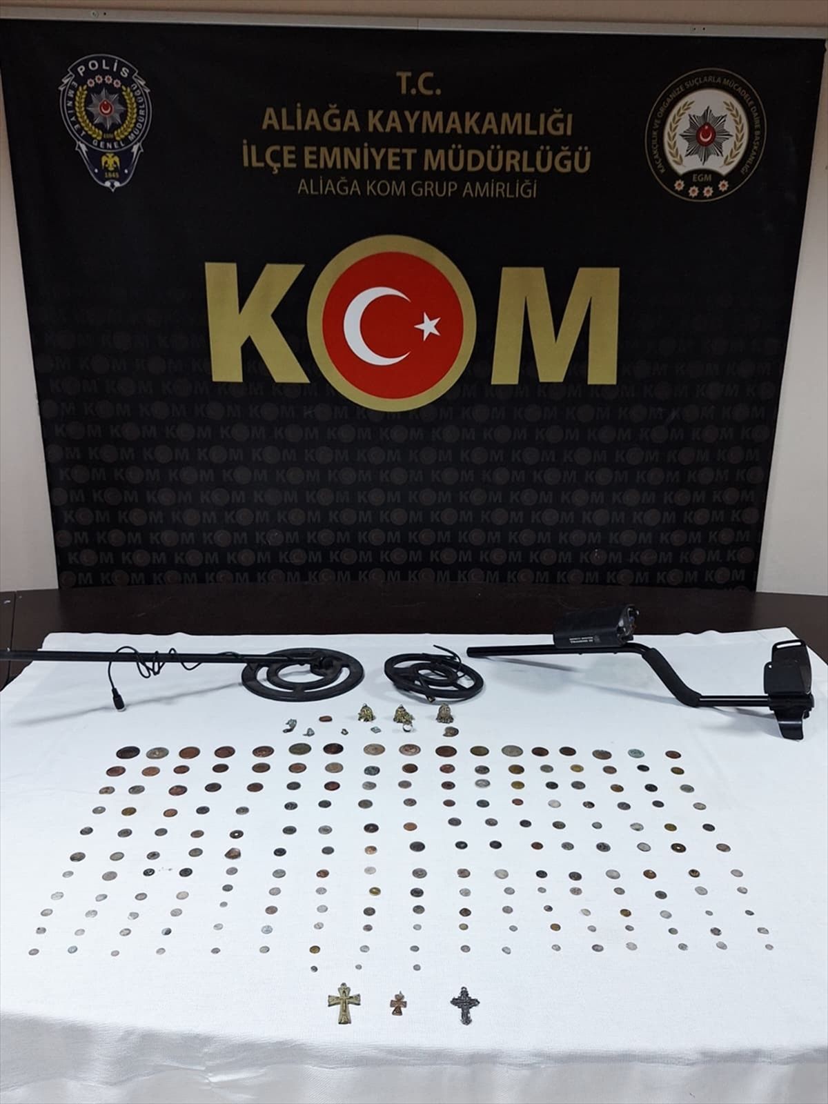 İzmir'de tarihi eser niteliğinde 203 obje ele geçirildi