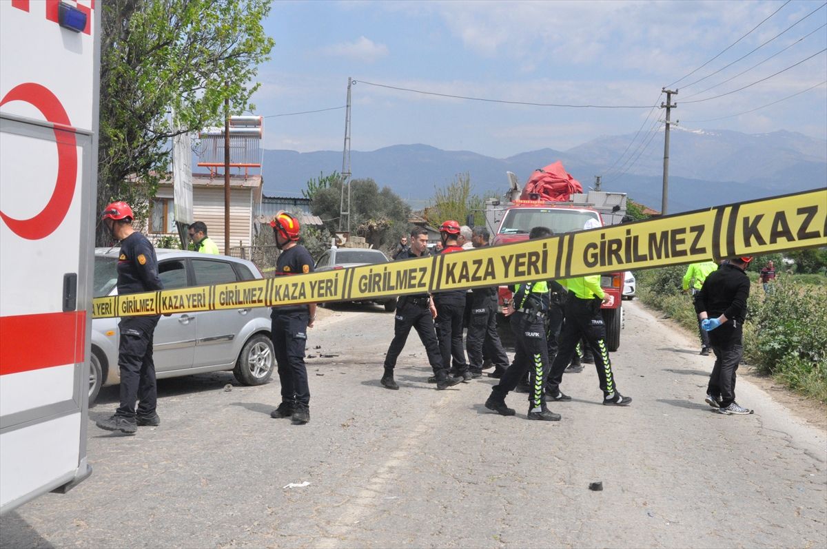 İzmir'de zincirleme trafik kazasında 1 kişi öldü, 3 kişi yaralandı