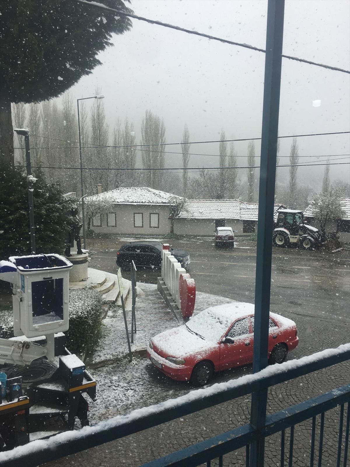 İzmir'in yüksek kesimlerine kar yağdı