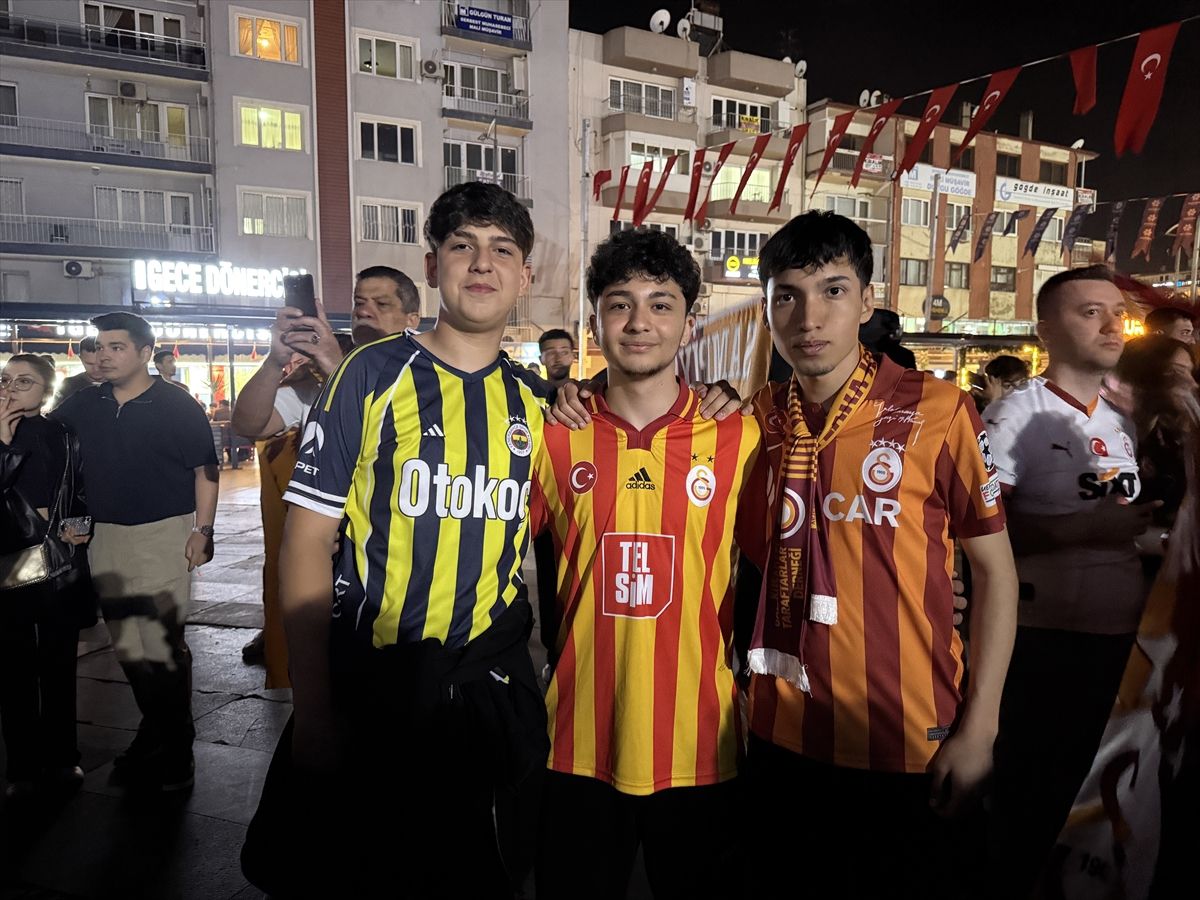 Galatasaray şampiyonluğu Ege'de coşkuyla kutlandı