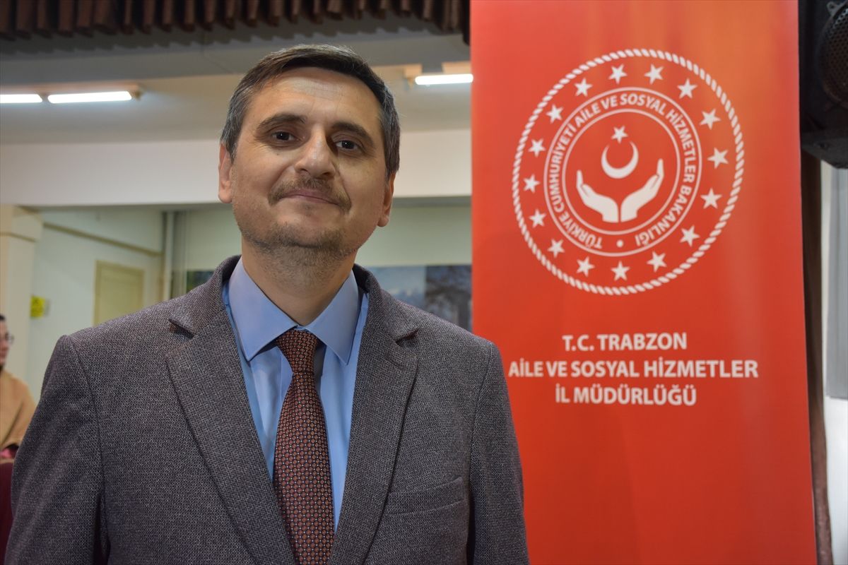 Kadına yönelik şiddet mağdurlarının başvuracağı yöntemler tiyatro sahnesinde