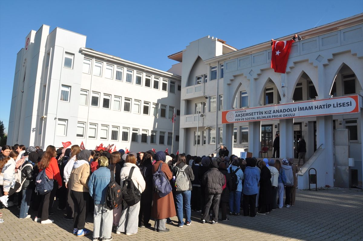 Kahramanmaraş'ta okul saldırısında hayatını kaybeden öğretmen ile öğrenciler Kütahya'da anıldı