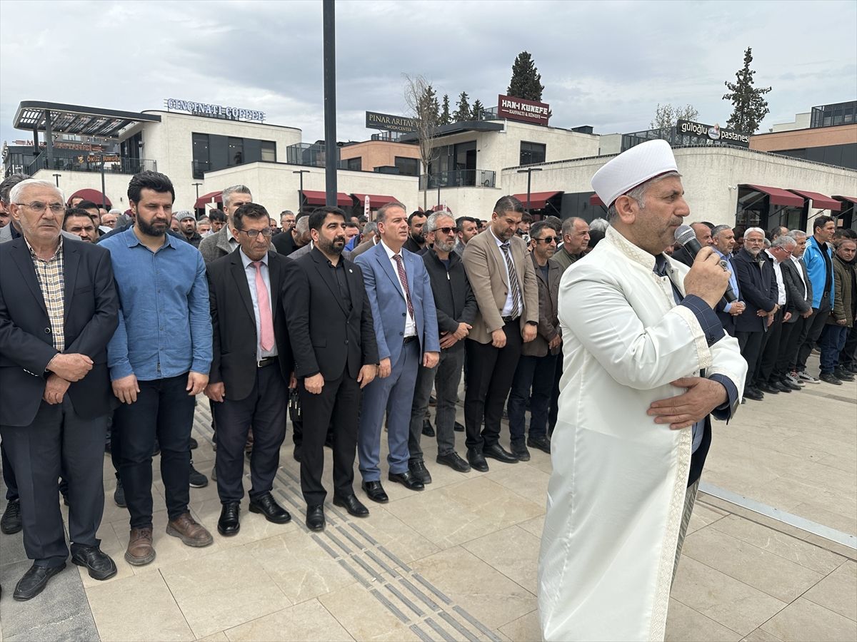 Kahramanmaraş'taki saldırıda hayatını kaybedenler için 3 ilde gıyabi cenaze namazı kılındı