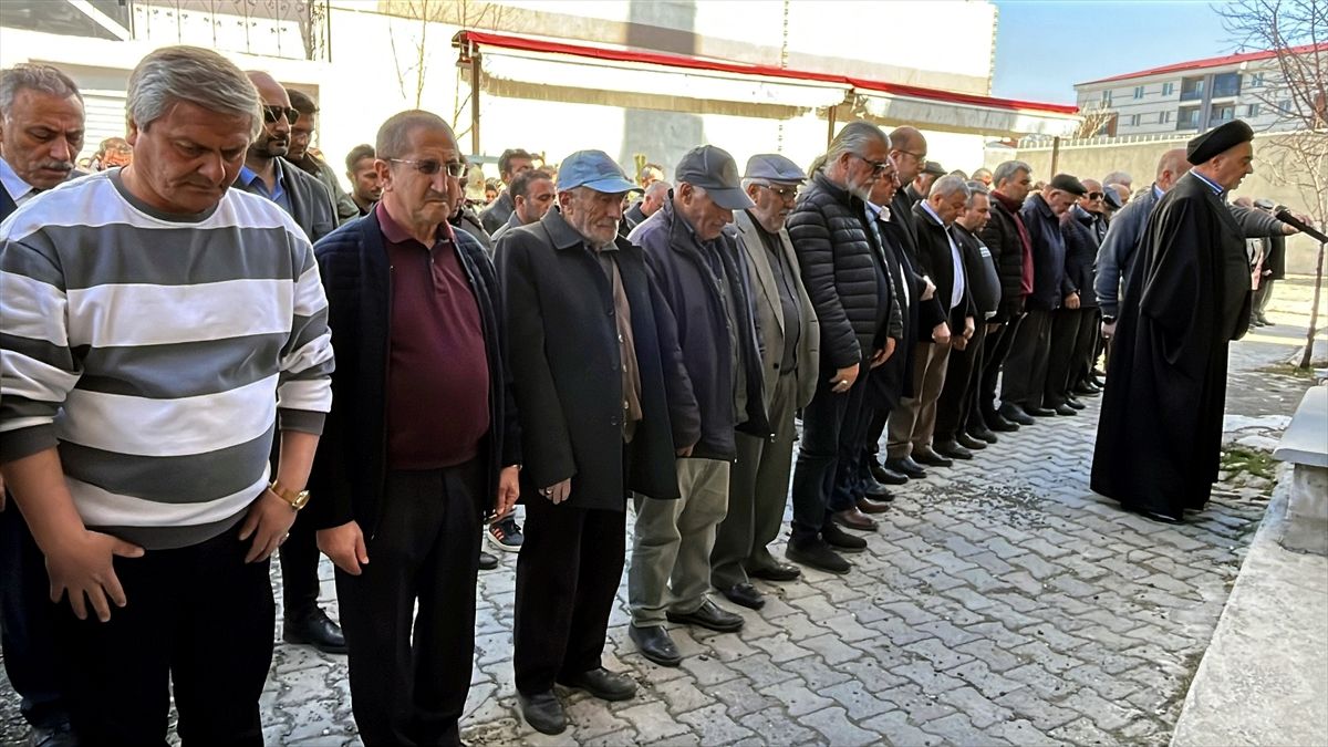 Kahramanmaraş'taki saldırıda hayatını kaybedenler için Ağrı, Erzincan ve Kars'ta gıyabi cenaze namazı kılındı
