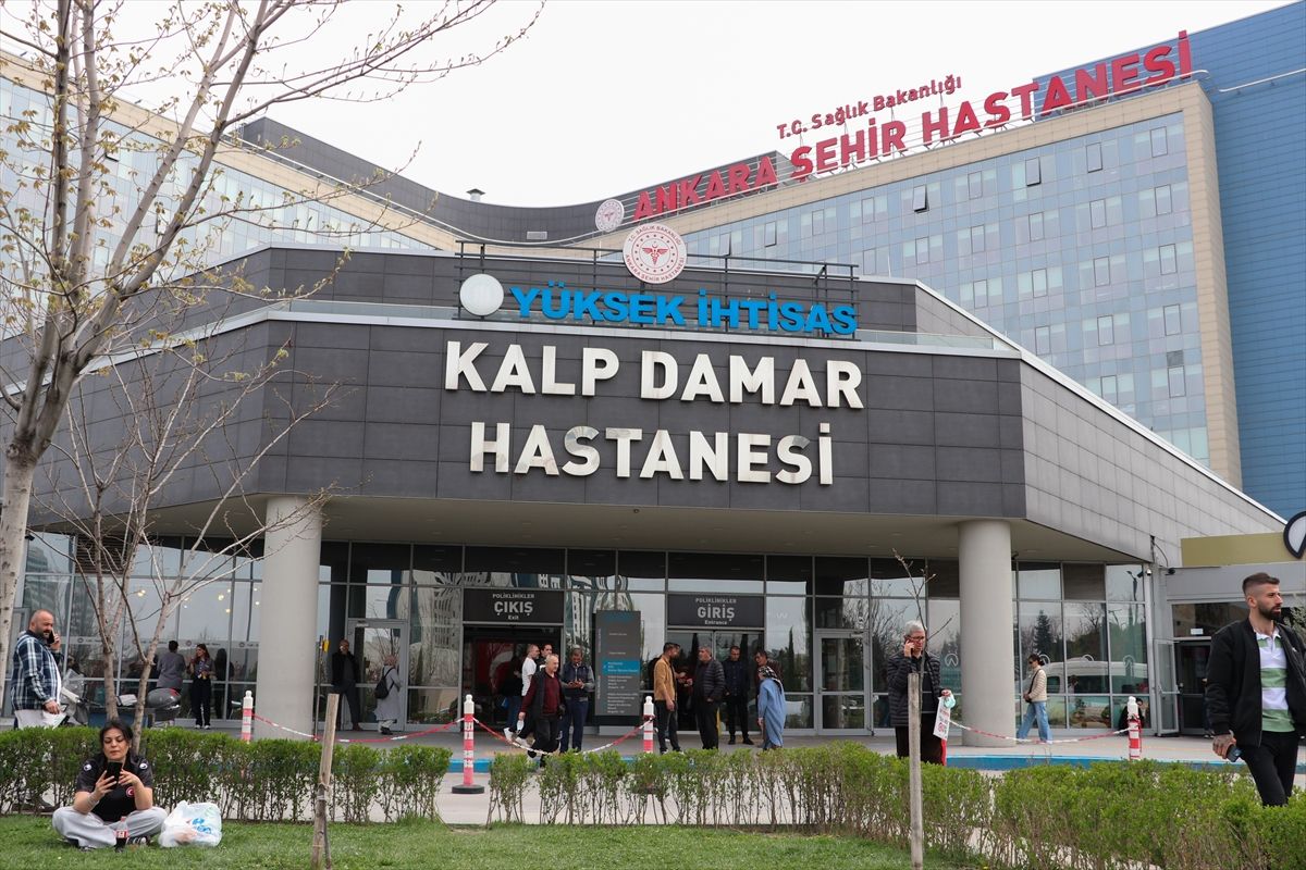 Kalp nakliyle hayata tutunan Hira, okuluna döneceği günü bekliyor