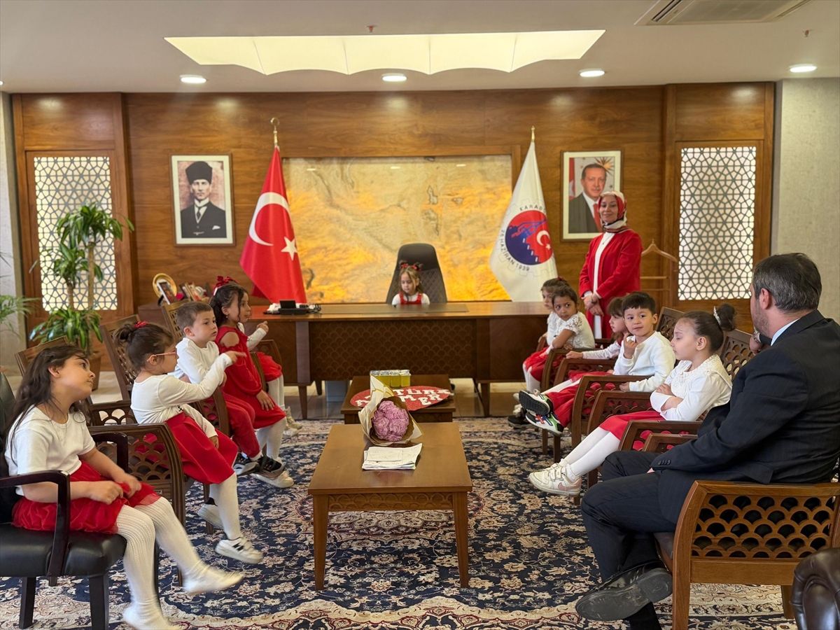 Karabük Belediye Başkanı Çetinkaya, 23 Nisan dolayısıyla öğrencileri ağırladı