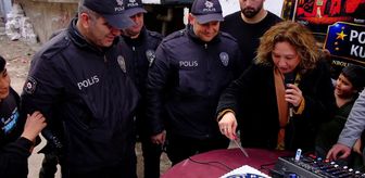 Karabük'te kavga ihbarına giden polislere sürpriz kutlama