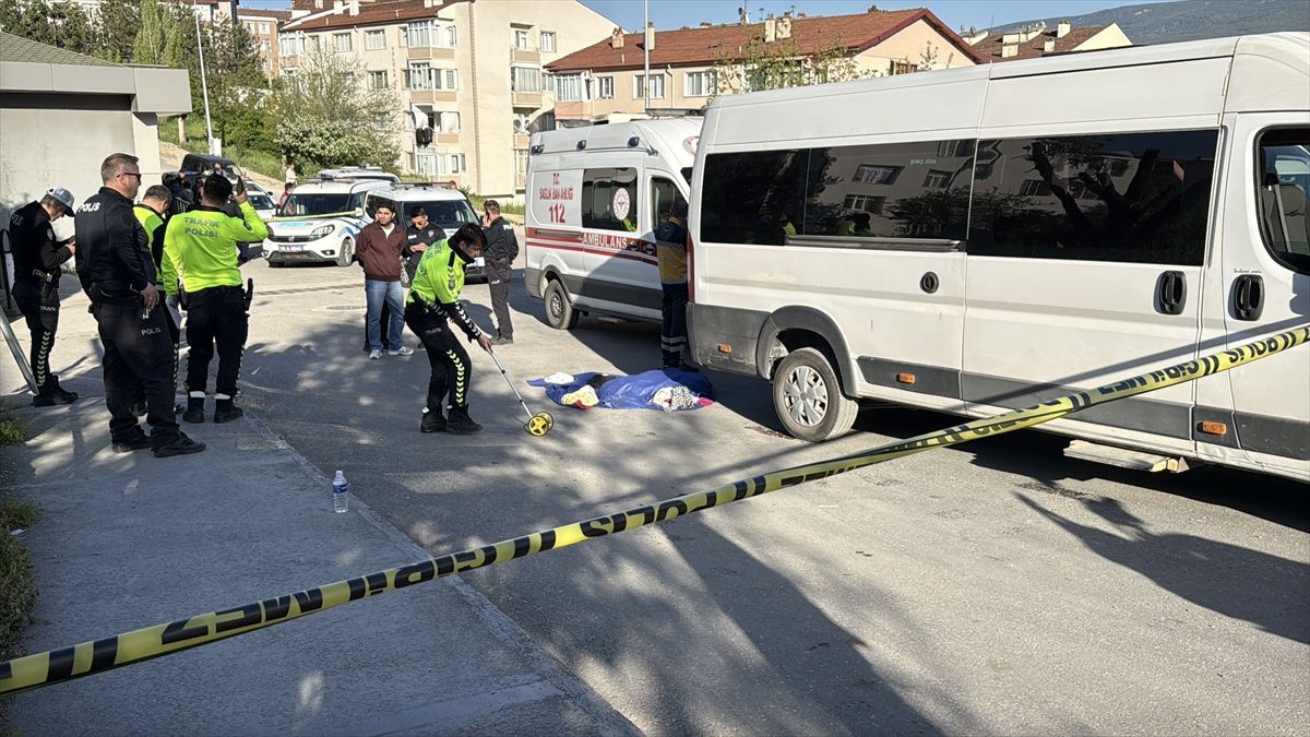 Karabük'te minibüsün çarptığı 3 yaşındaki çocuk hayatını kaybetti