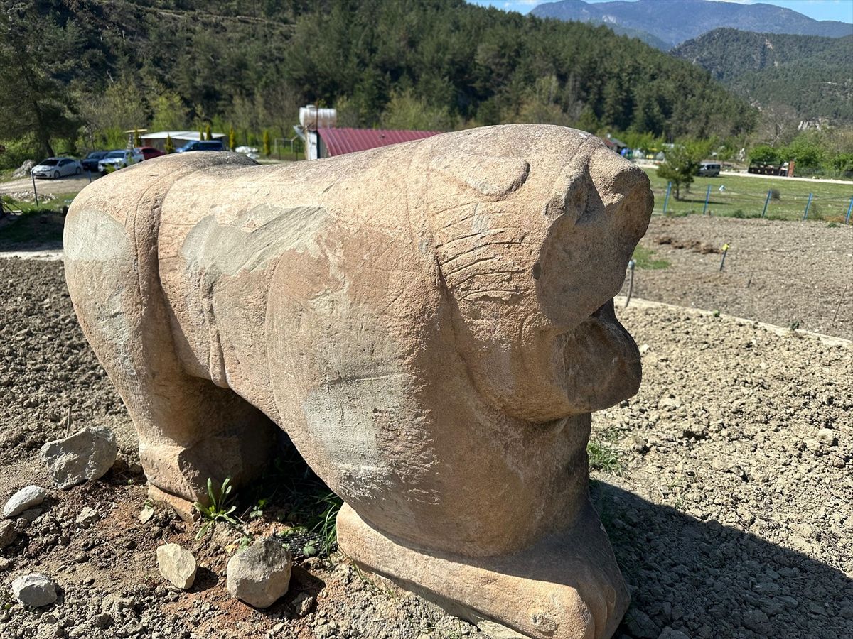 Karabük'te tarihi eser operasyonunda aslan heykeli ele geçirildi