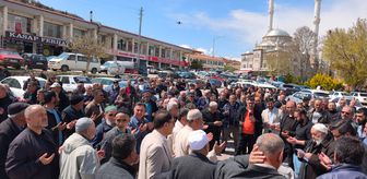 Karakeçili'de hacı adayları vatandaşlarla vedalaştı