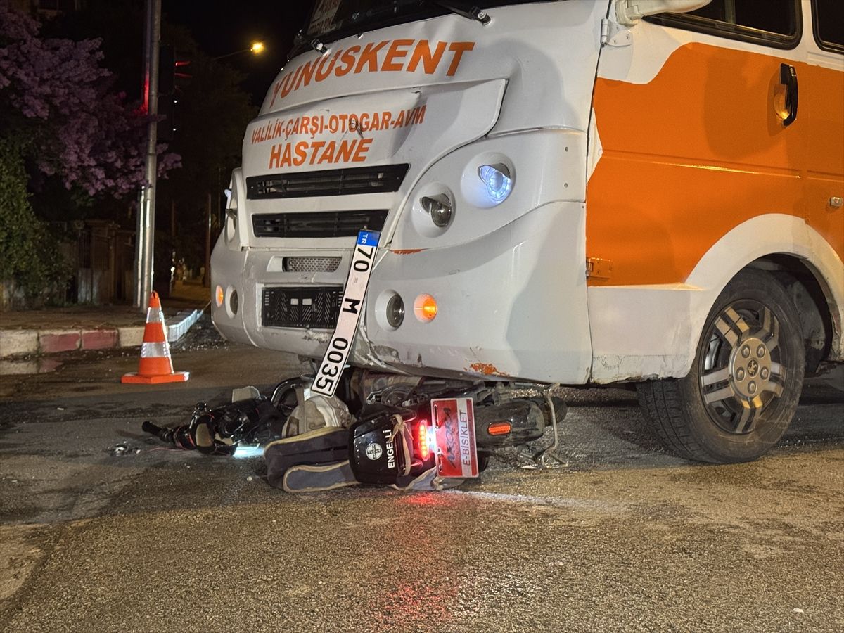 Karaman'da minibüsle çarpışan elektrikli bisikletin sürücüsü öldü