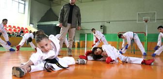 Karate antrenörü polis geleceğin şampiyonlarını yetiştiriyor