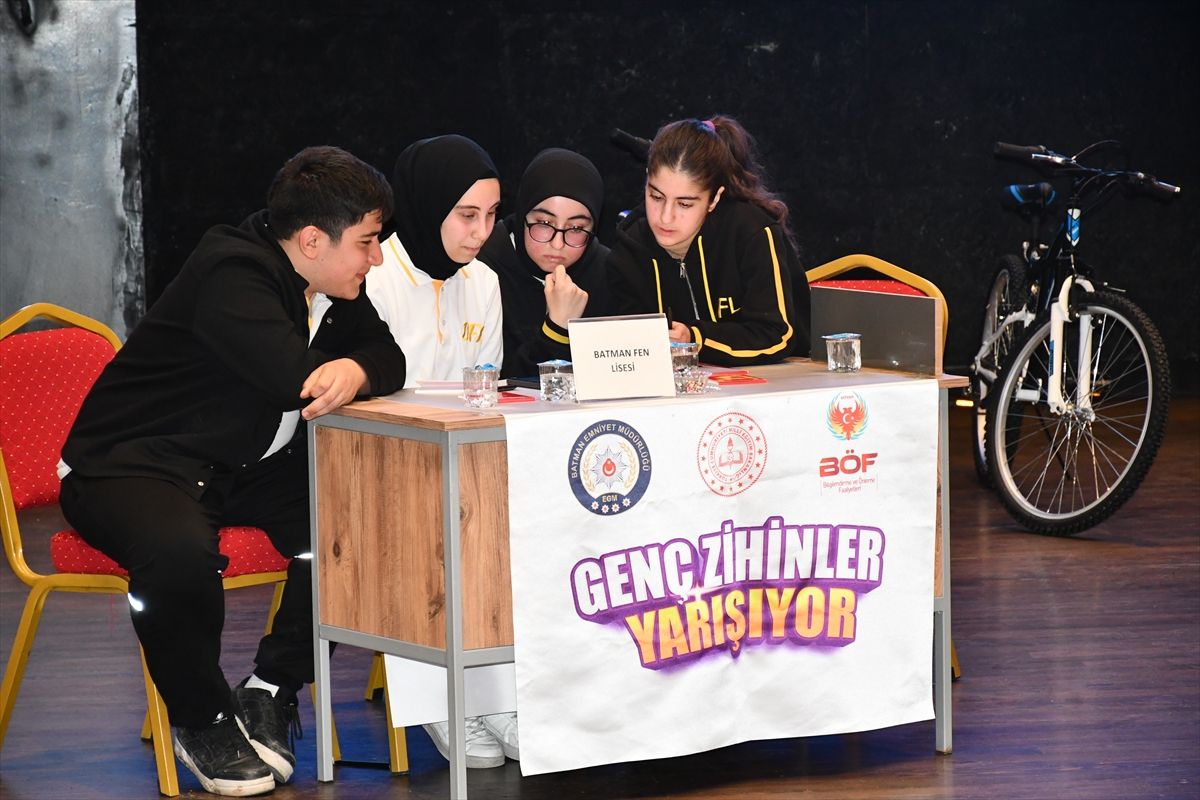 Batman'da 'Genç Zihinler Yarışıyor' bilgi yarışmasının finali düzenlendi