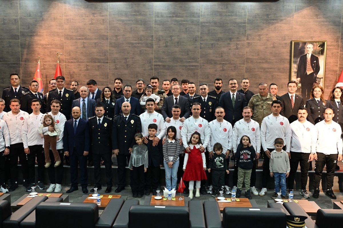Kars'ta Polis Haftası etkinlikleri kapsamında moral gecesi düzenlendi