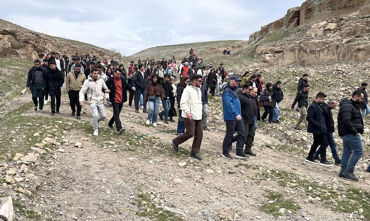 Kars'ta Turizm Haftası etkinlikleri Ani Ören Yeri ziyaretiyle başladı