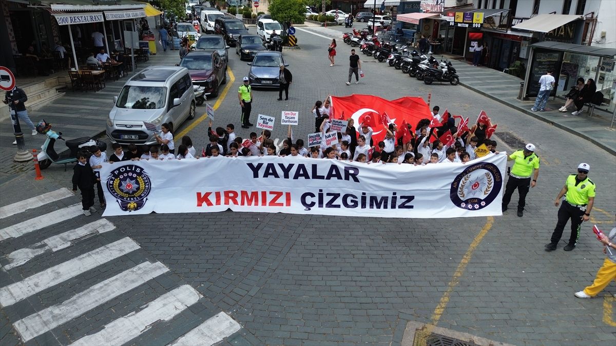 Kaş'ta Trafik ve İlkyardım Haftası kutlandı
