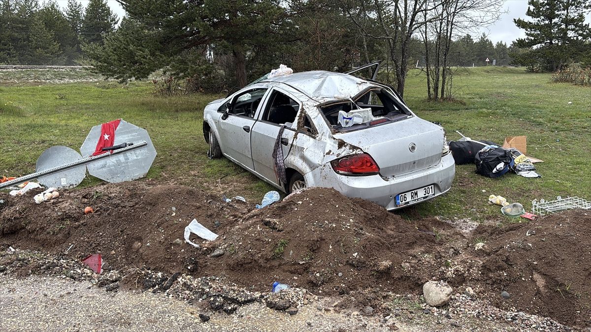 Kastamonu'da devrilen otomobildeki yaşlı çift yaralandı