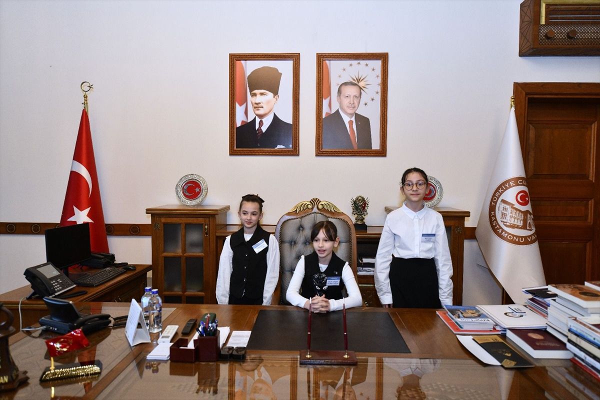 Kastamonu'da ilkokul öğrencileri Vali Dallı'yı ziyaret etti