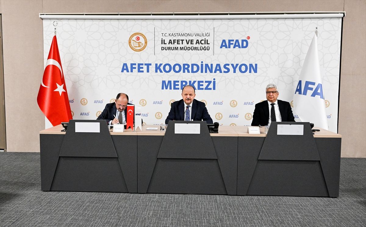 Kastamonu Valisi Dallı, kaymakamlarla bir araya geldi