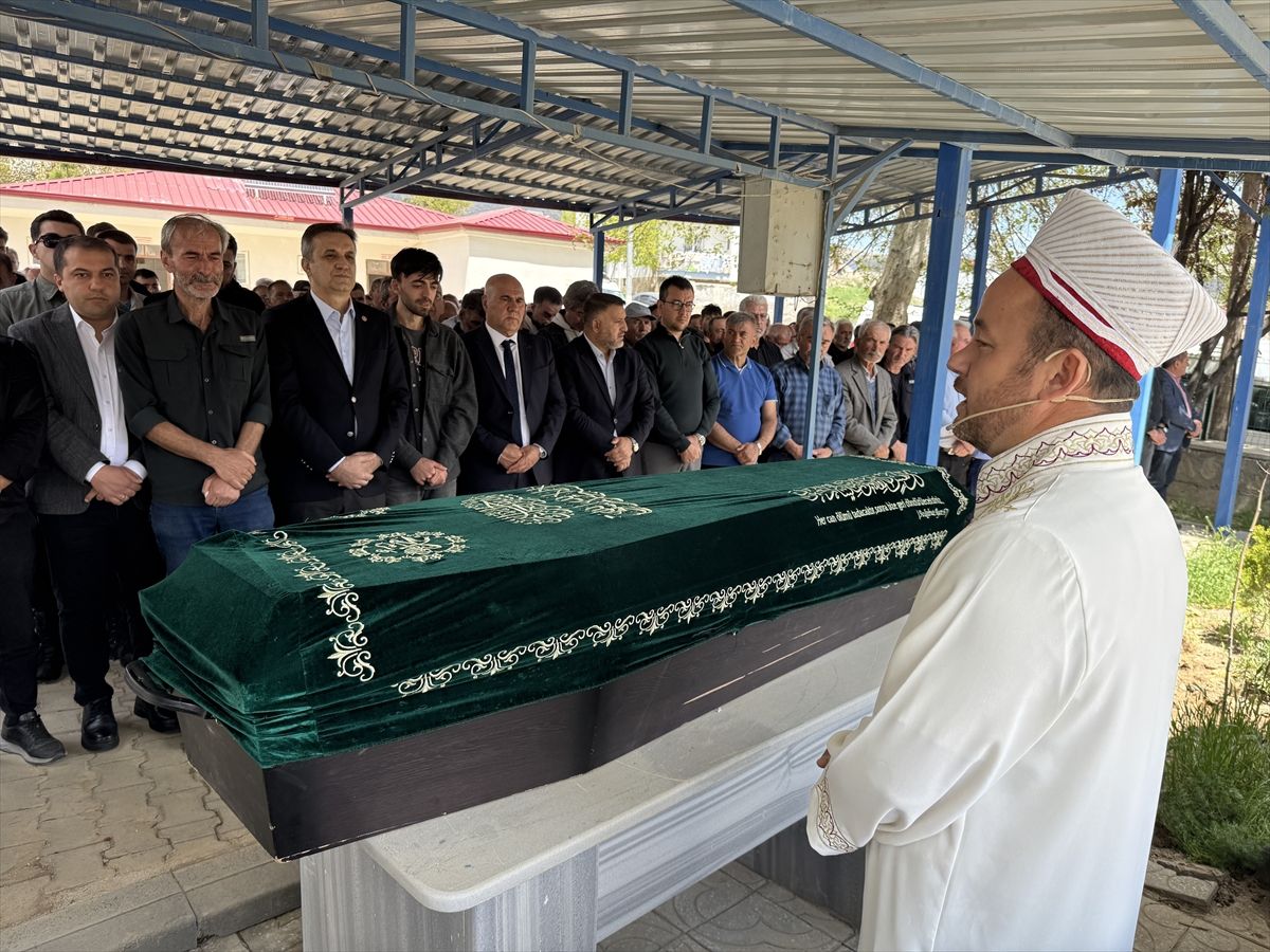 Kayıp olarak aranırken öldürüldüğü ortaya çıkan Kübra Yapıcı'nın cenazesi Kahramanmaraş'ta toprağa verildi