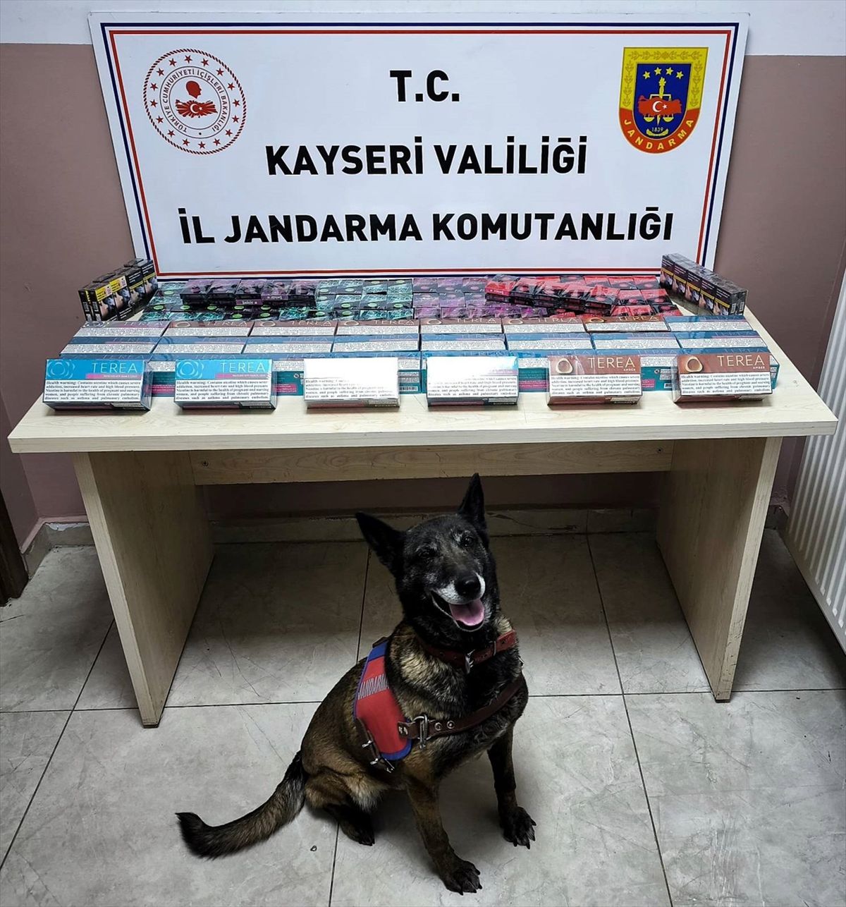 Kayseri'de 158 paket bandrolsüz sigara ile 300 paket elektronik sigara kartuşu ele geçirildi