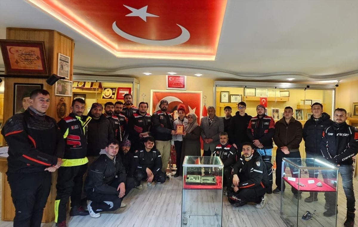 Kayseri'de motosikletliler 15 Temmuz şehidi Cennet Yiğit'in anı evini ziyaret etti