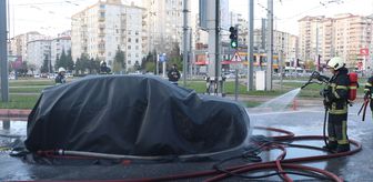 Kayseri'de yanan elektrikli otomobile battaniye yöntemiyle müdahale edildi