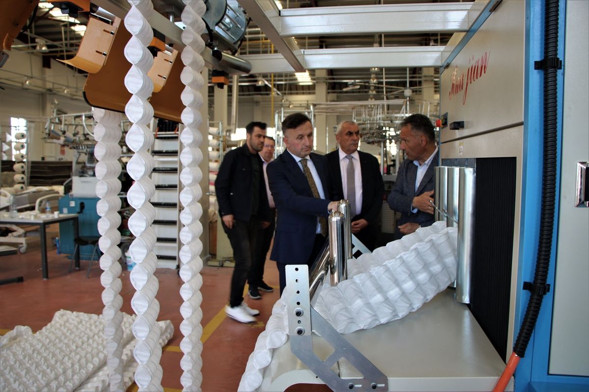 Kayseri'de yatak üreten lise yay üretimine de başladı